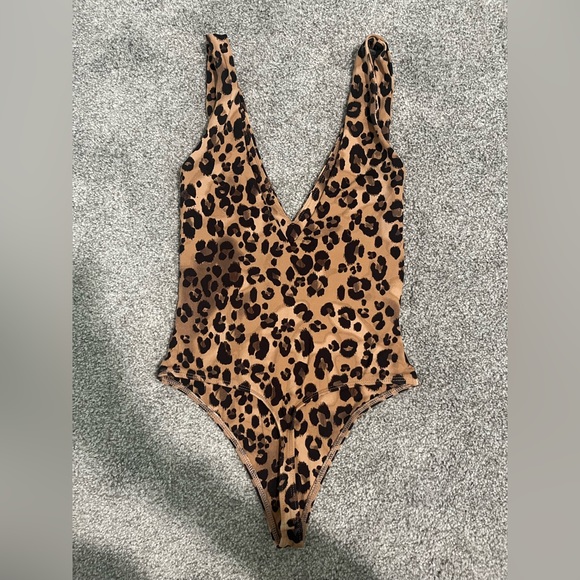 V-neck leopard print bodysuit with a thong-cut bottom. Excellent condition. - Picture 9 of 9